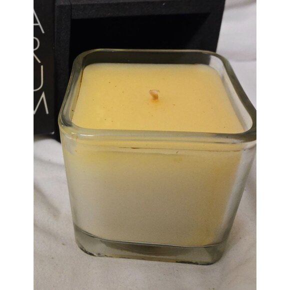 New in Box Candle WHITE ARUM from White Barn 11 OZ 50 Hours of Burn - Picture 2 of 3